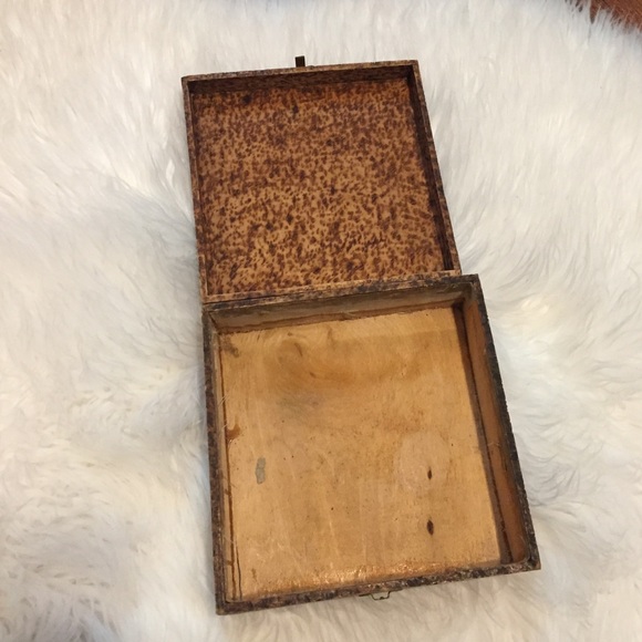 Vintage Pyrography Box - Picture 6 of 8